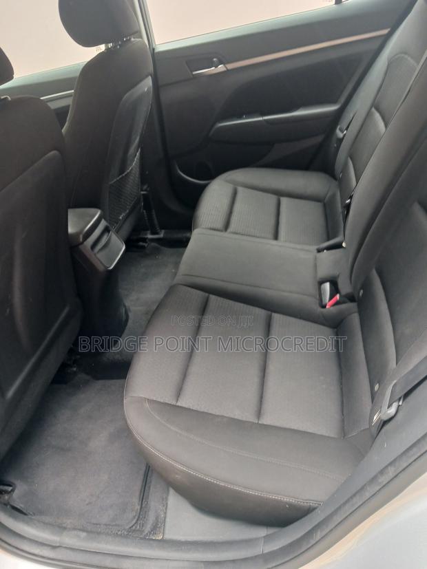 Hyundai Elantra SEL 2018 Silver