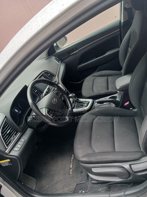 Hyundai Elantra SEL 2018 Silver