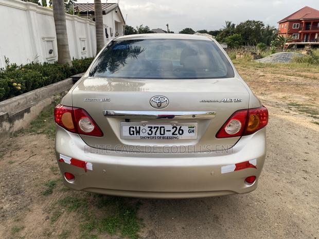 Toyota Corolla LE 4dr Sedan (1.8L 4cyl 4A) 2011 Gold