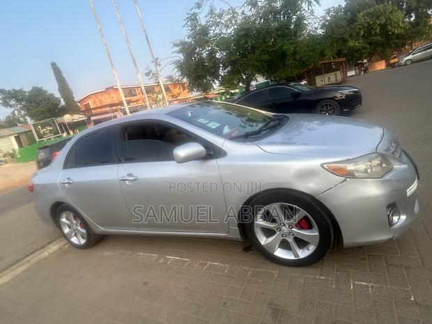 Toyota Corolla LE 4dr Sedan (1.8L 4cyl 4A) 2013 Silver