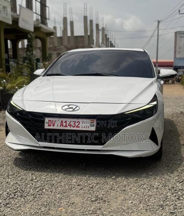 Hyundai Elantra Limited 2021 White