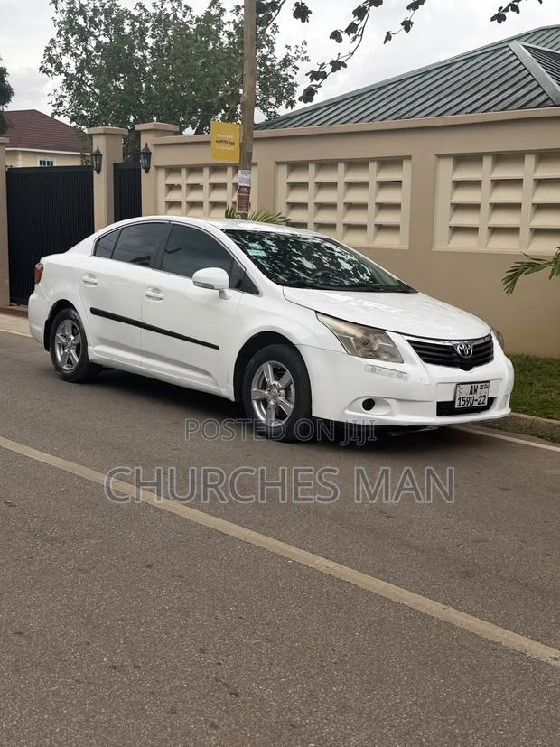 Toyota Avensis 2015 White