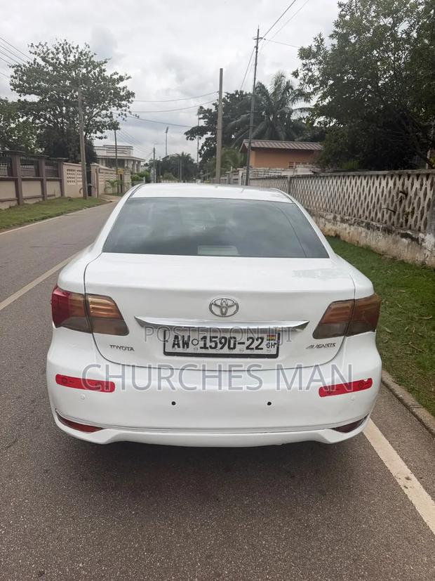 Toyota Avensis 2015 White