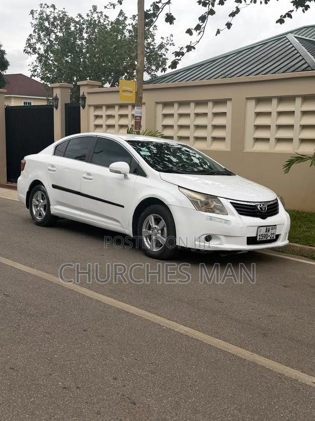 Toyota Avensis 2015 White