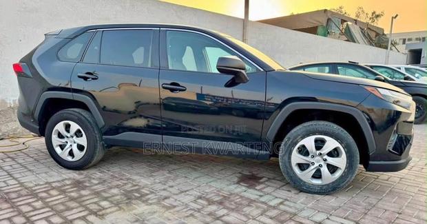 Toyota RAV4 LE 2022 Black