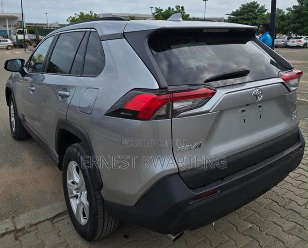 Toyota RAV4 XLE AWD 2020 Gray