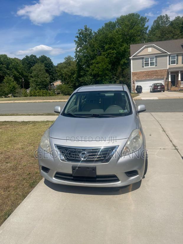 Nissan Versa 1.6 SV 4dr Sedan (1.6L 4cyl CVT) 2014 Silver