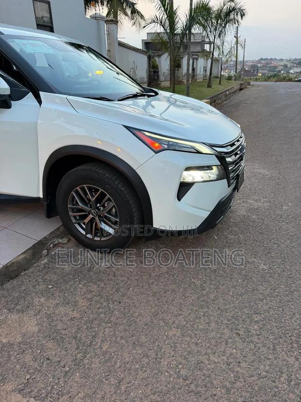 Nissan Rogue 2025 White