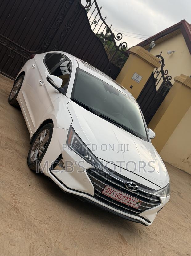 Hyundai Elantra 2019 White
