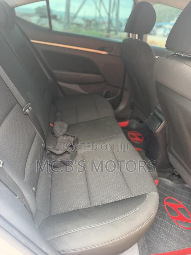Hyundai Elantra 2019 White