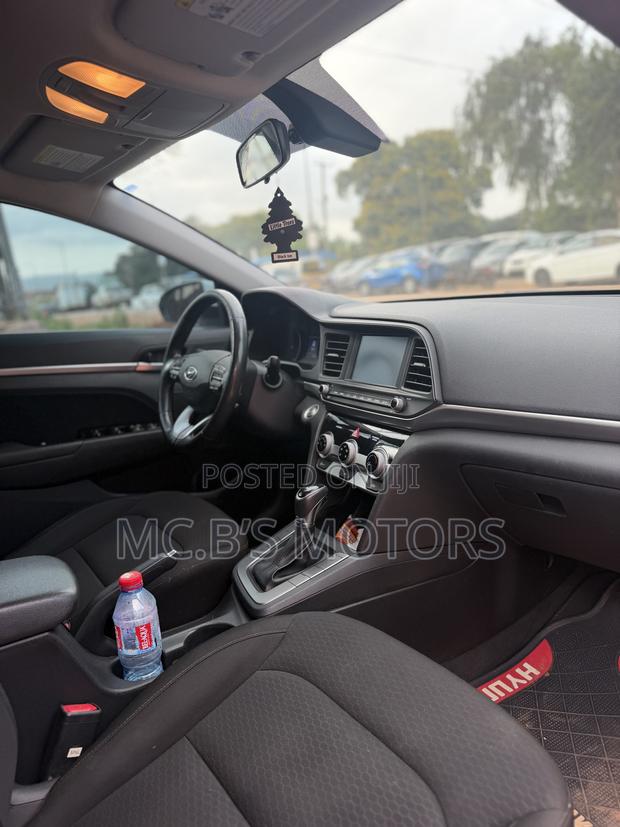 Hyundai Elantra 2019 White