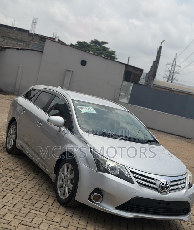 Toyota Avensis 2013 Silver