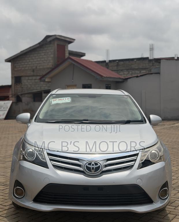 Toyota Avensis 2013 Silver