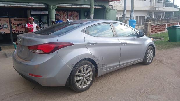Hyundai Elantra SE Sedan FWD (1.8L 4cyl 6M) 2016 Gray