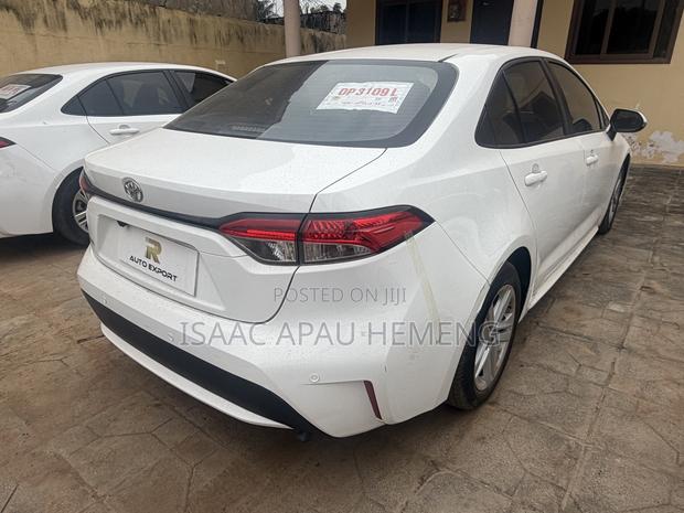 Toyota Corolla 2022 White