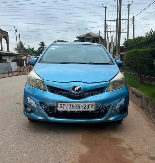Toyota Vitz 1.3 AWD 5dr 2012 Blue