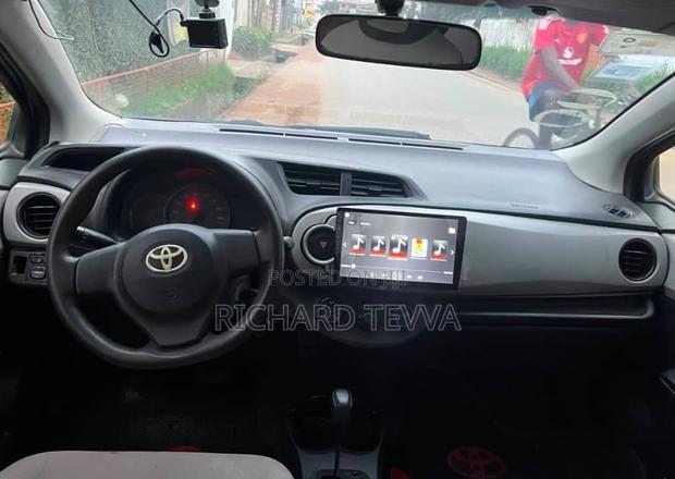 Toyota Vitz 1.3 AWD 5dr 2012 Blue