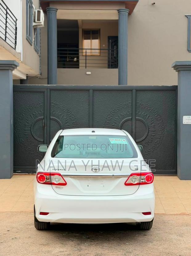 Toyota Corolla LE 4dr Sedan (1.8L 4cyl 4A) 2013 White