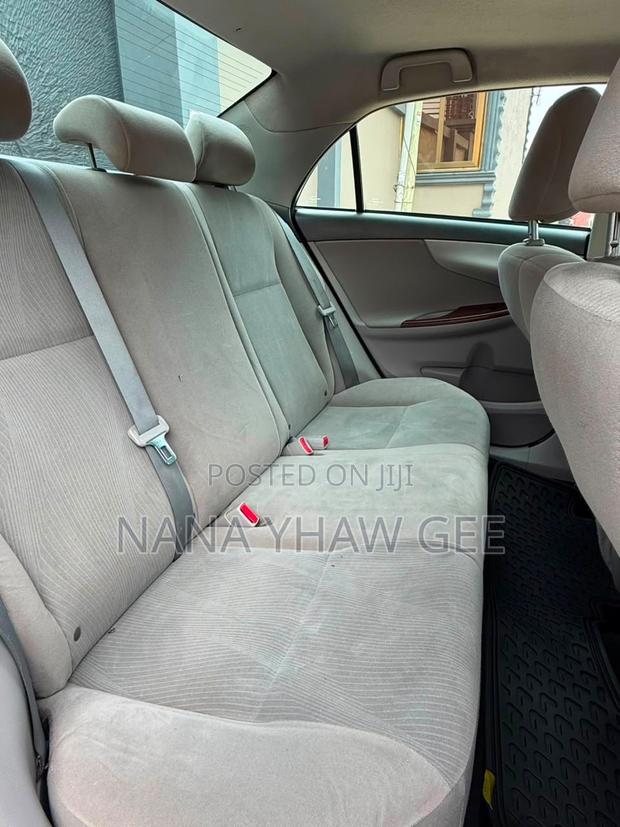 Toyota Corolla LE 4dr Sedan (1.8L 4cyl 4A) 2013 White