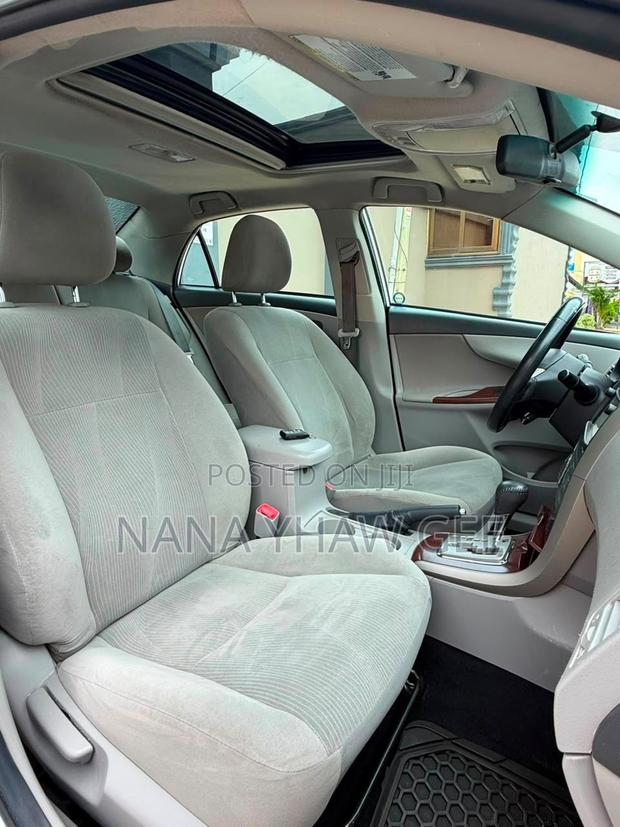 Toyota Corolla LE 4dr Sedan (1.8L 4cyl 4A) 2013 White