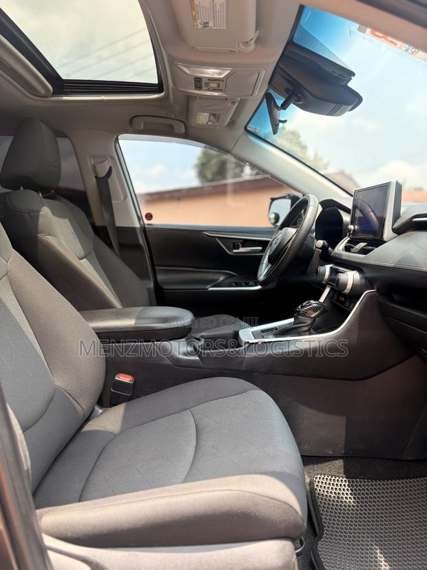 Toyota RAV4 XLE AWD 2023 Gray