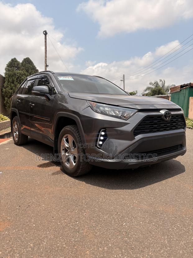 Toyota RAV4 XLE AWD 2023 Gray