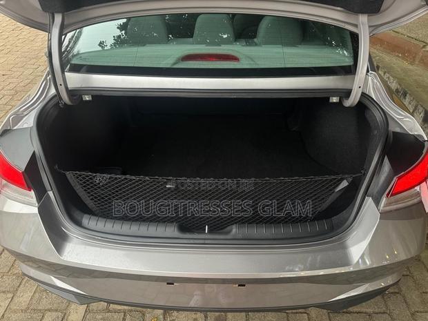 Hyundai Elantra SEL 2024 Gray