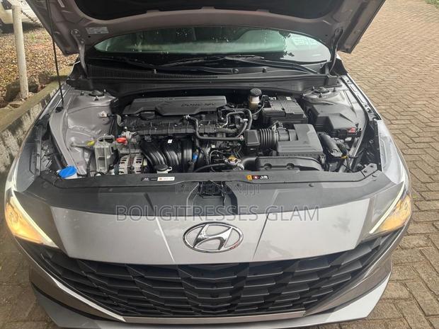 Hyundai Elantra SEL 2024 Gray