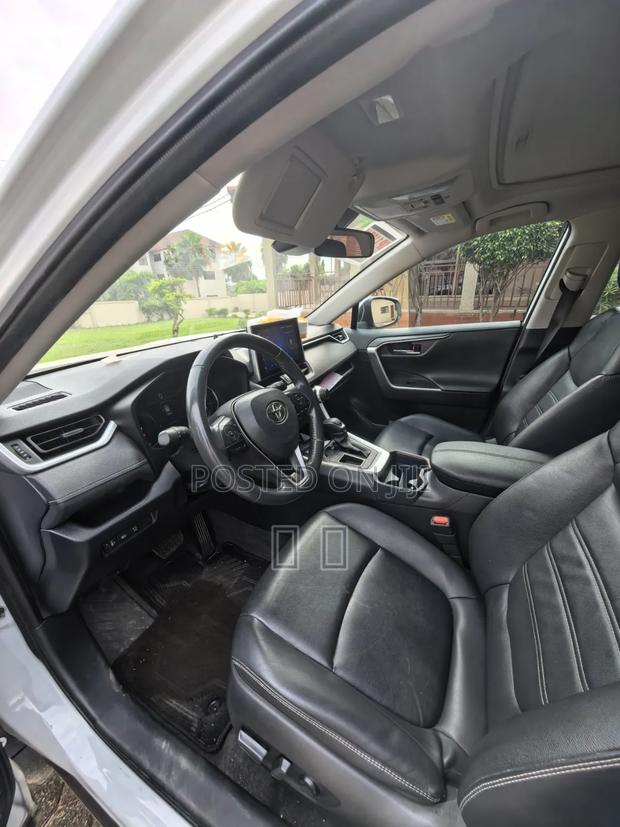 Toyota RAV4 2023 White