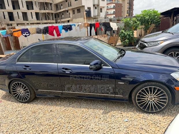 Mercedes-Benz C250 2013 Blue