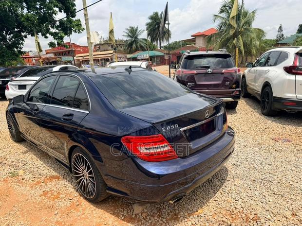 Mercedes-Benz C250 2013 Blue