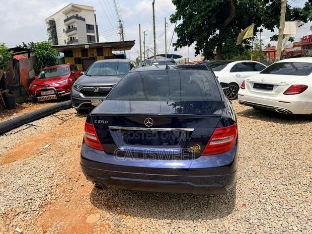 Mercedes-Benz C250 2013 Blue