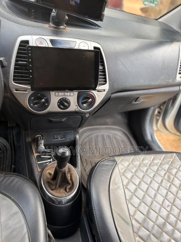 Hyundai i20 1.4 Dual VTVT Petrol (AT) 2012 Silver