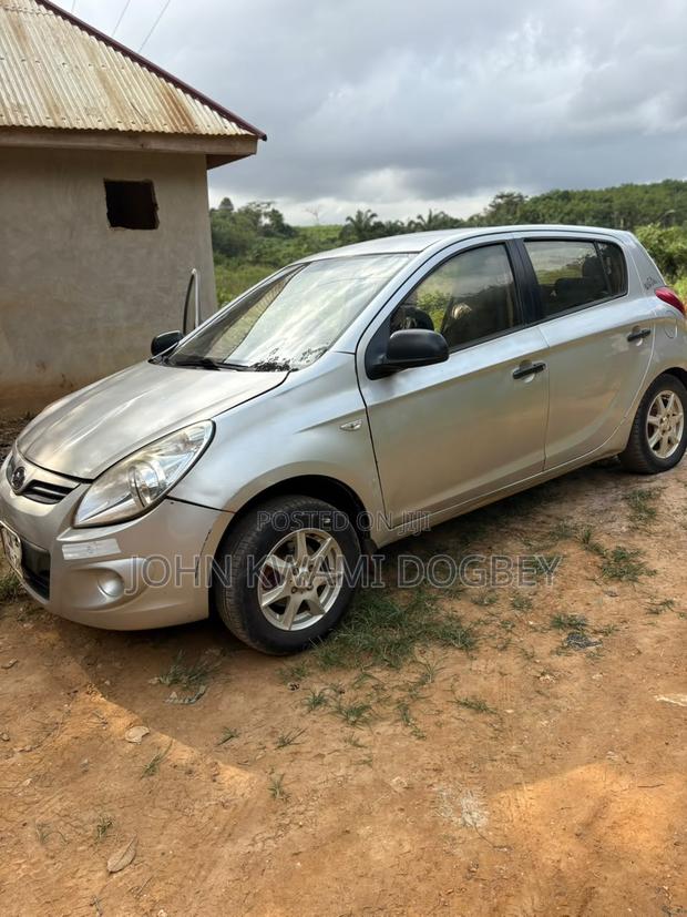 Hyundai i20 1.4 Dual VTVT Petrol (AT) 2012 Silver