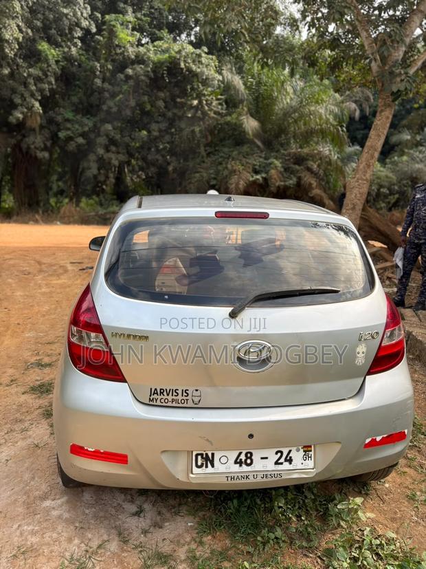 Hyundai i20 1.4 Dual VTVT Petrol (AT) 2012 Silver
