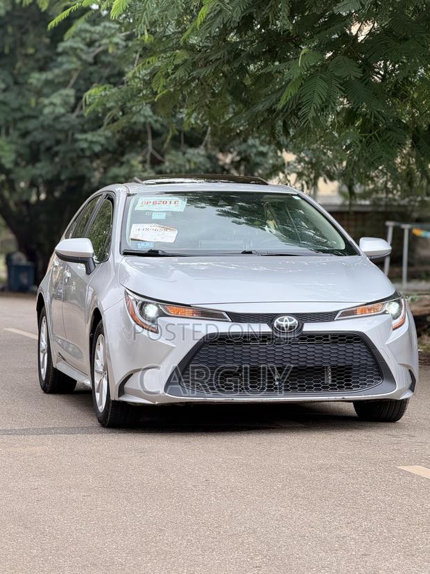 Toyota Corolla LE 2020 Silver