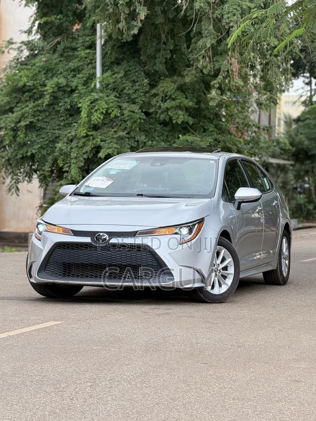 Toyota Corolla LE 2020 Silver