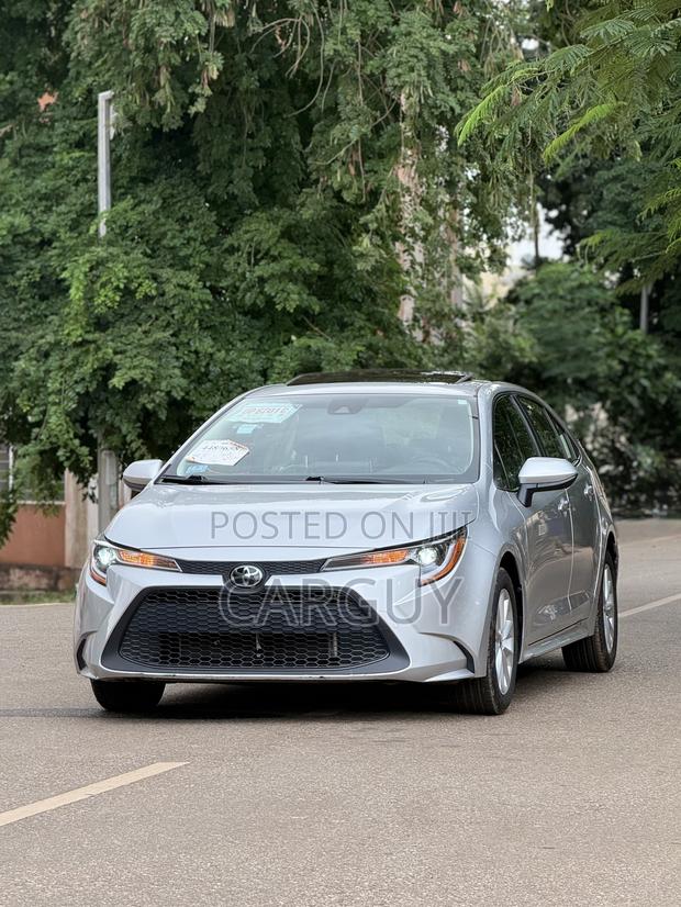 Toyota Corolla LE 2020 Silver