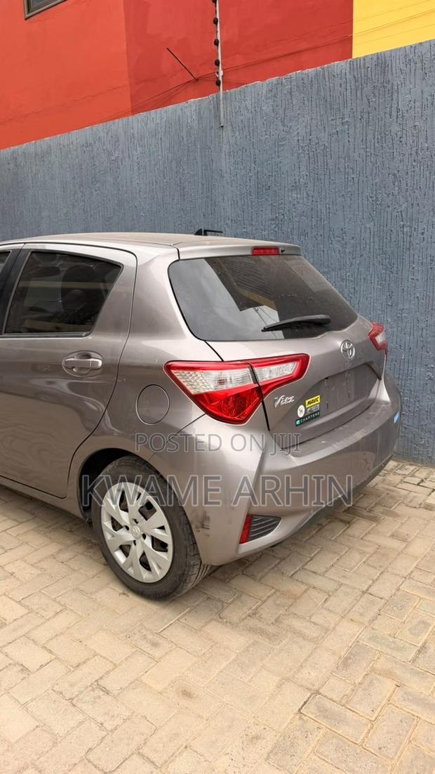 Toyota Vitz 1.3 FWD 5dr 2017 Gold