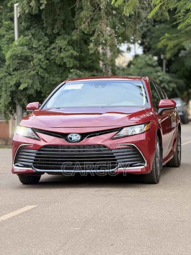 Toyota Camry LE 2021 Red