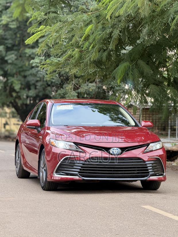 Toyota Camry LE 2021 Red