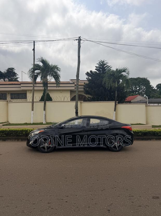 Hyundai Avante 2013 Black