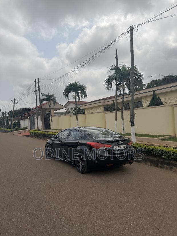 Hyundai Avante 2013 Black