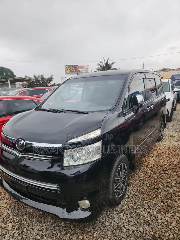 Toyota Voxy 2010 Black