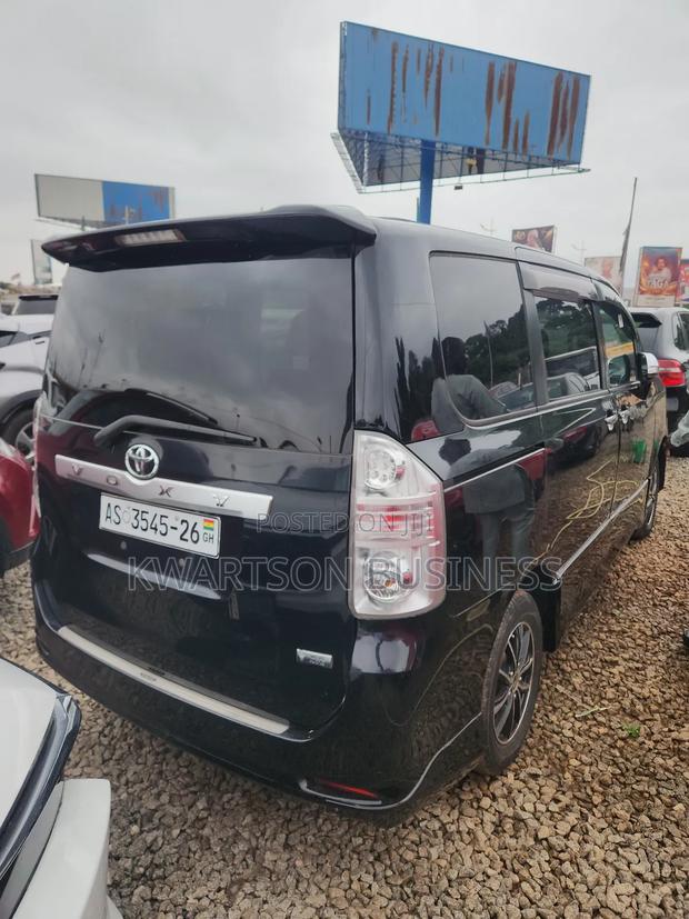 Toyota Voxy 2010 Black