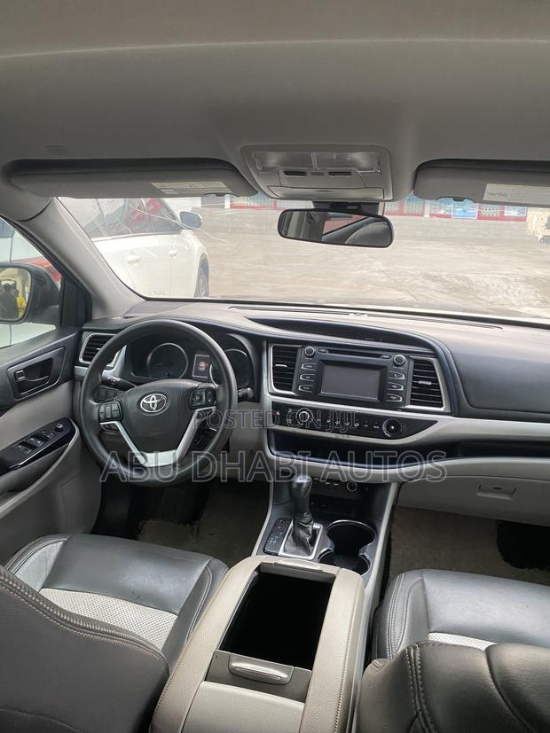Toyota Highlander SE 2019 Black