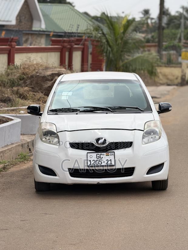 Toyota Vitz 1.3 AWD 3dr 2009 White