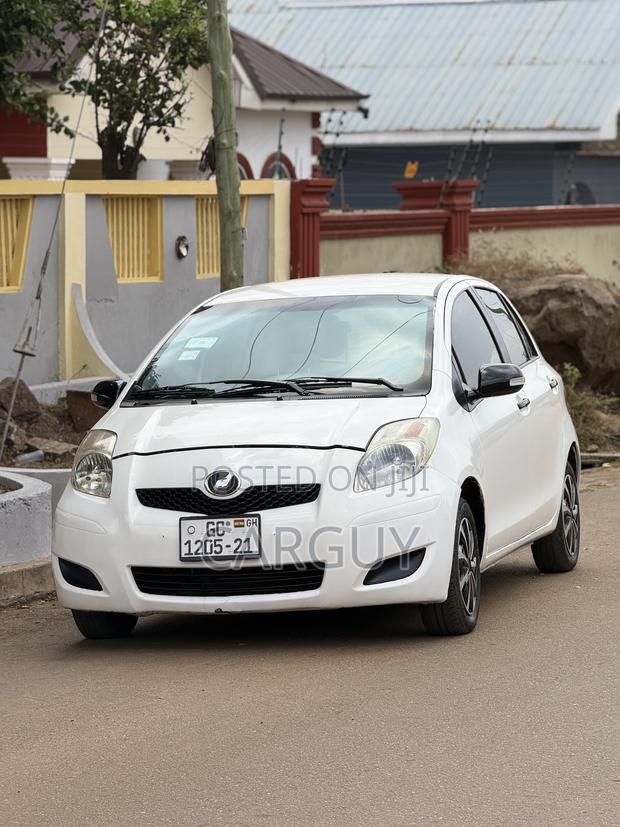 Toyota Vitz 1.3 AWD 3dr 2009 White