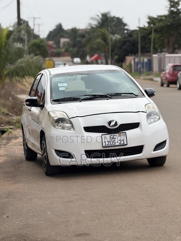 Toyota Vitz 1.3 AWD 3dr 2009 White