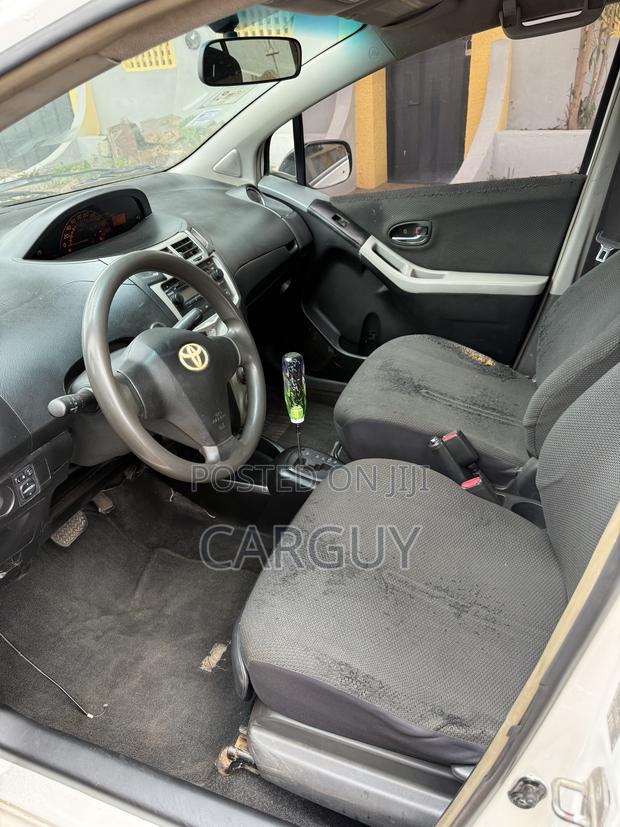 Toyota Vitz 1.3 AWD 3dr 2009 White